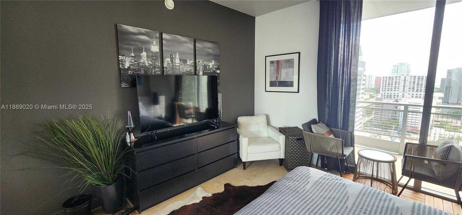Small Image of 690 SOUTH WEST 1ST CT #2315, Miami Number 21