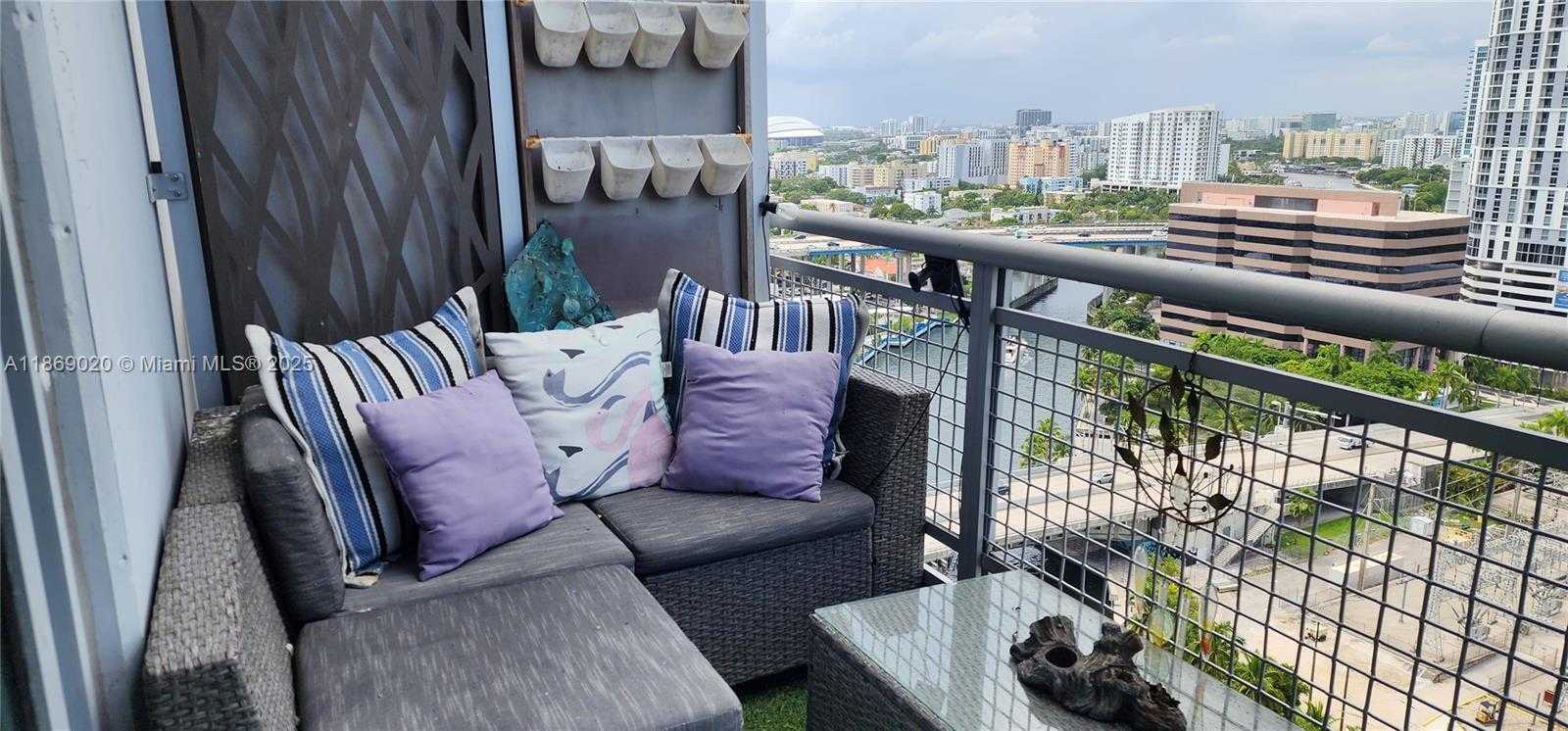 Small Image of 690 SOUTH WEST 1ST CT #2315, Miami Number 6