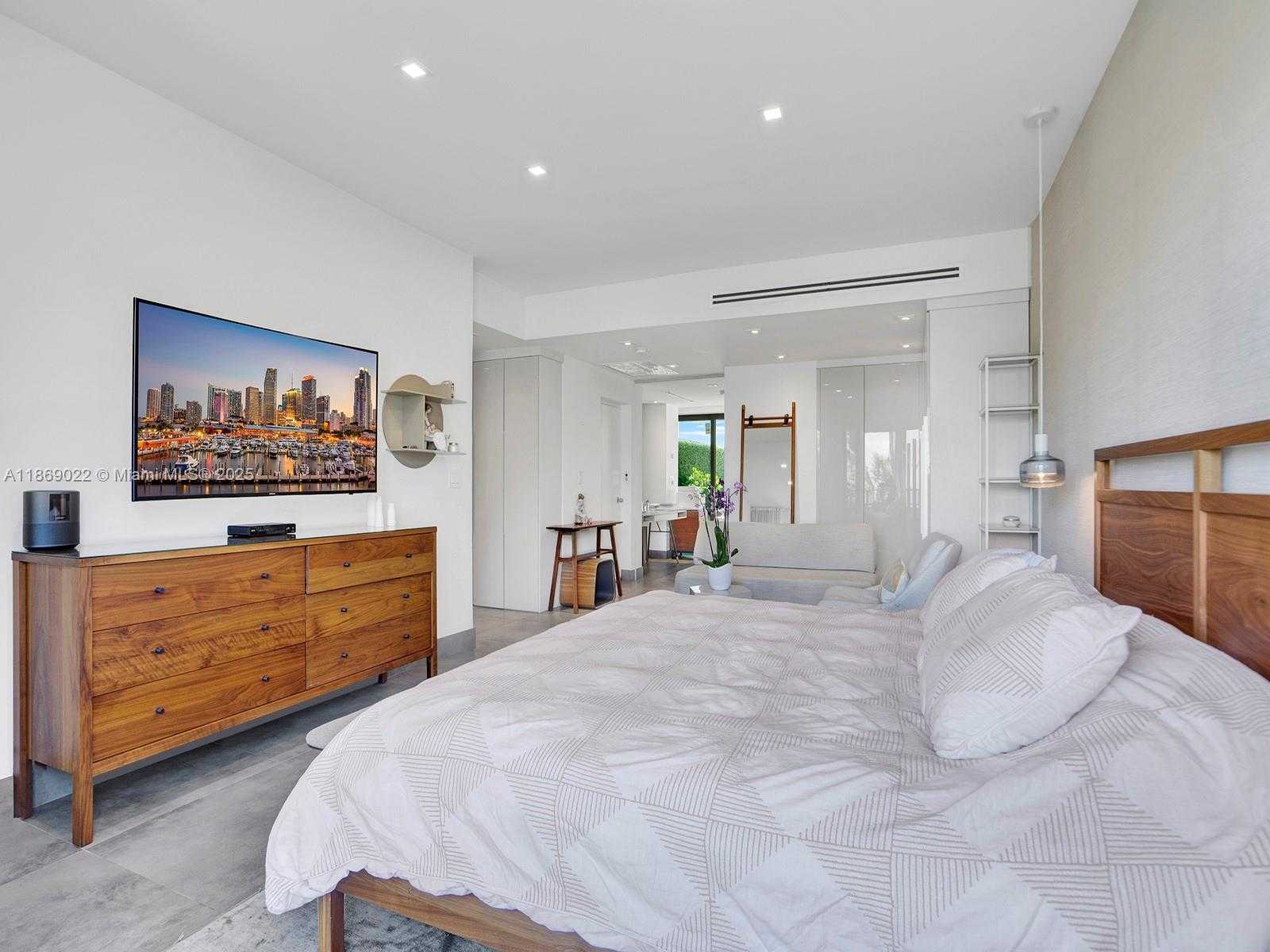 Small Image of 201 CRANDON BLVD #176, Key Biscayne Number 20