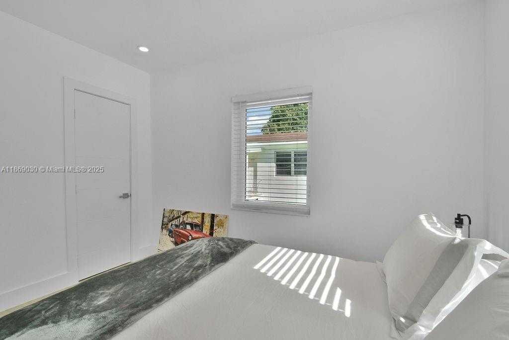 Small Image of 3521 SOUTH WEST 16TH ST, Miami Number 10