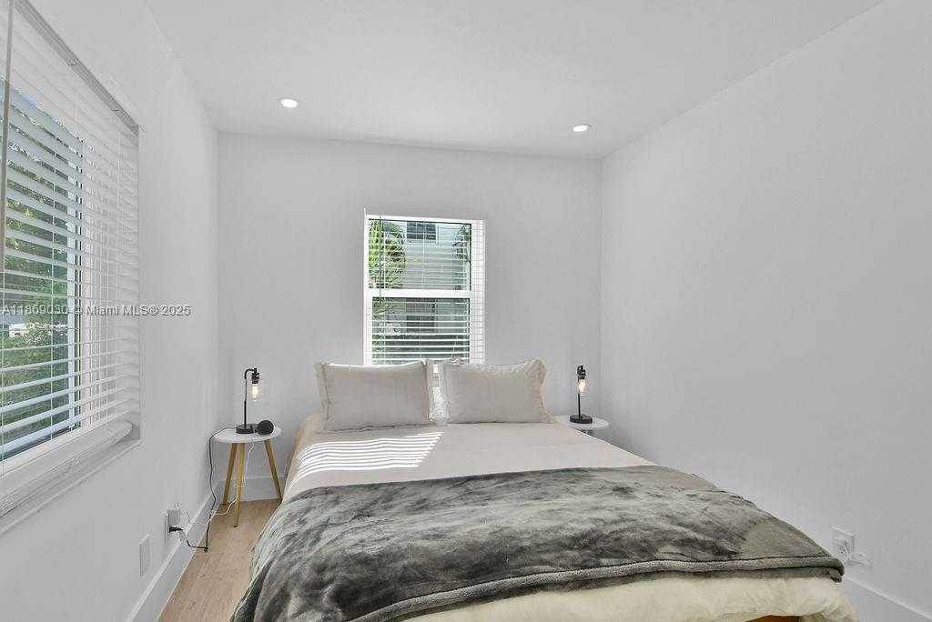 Small Image of 3521 SOUTH WEST 16TH ST, Miami Number 11