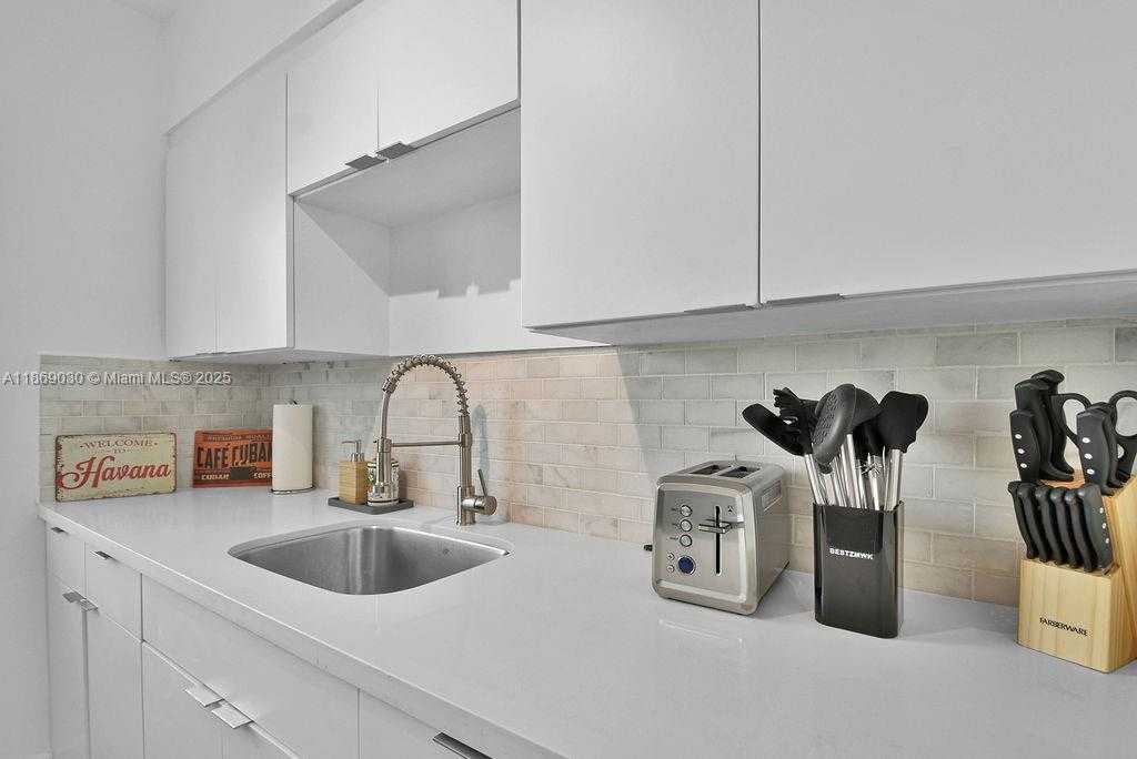 Small Image of 3521 SOUTH WEST 16TH ST, Miami Number 13