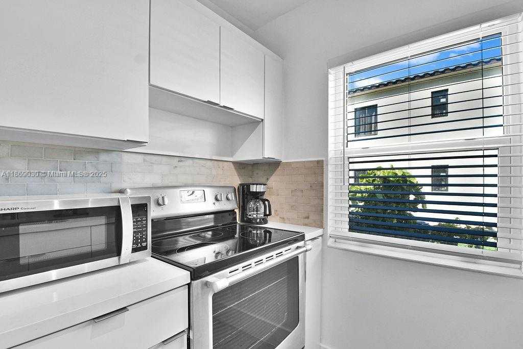 Small Image of 3521 SOUTH WEST 16TH ST, Miami Number 14