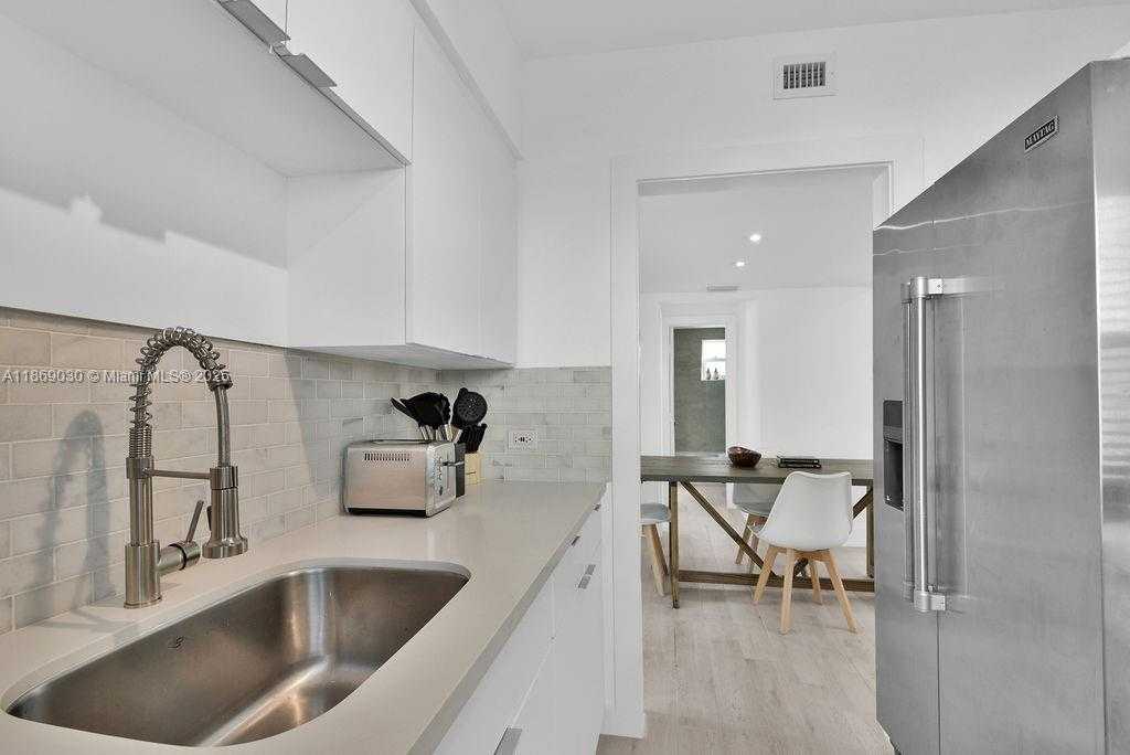 Small Image of 3521 SOUTH WEST 16TH ST, Miami Number 17
