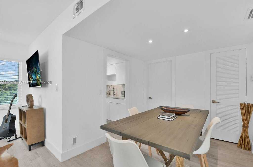 Small Image of 3521 SOUTH WEST 16TH ST, Miami Number 18
