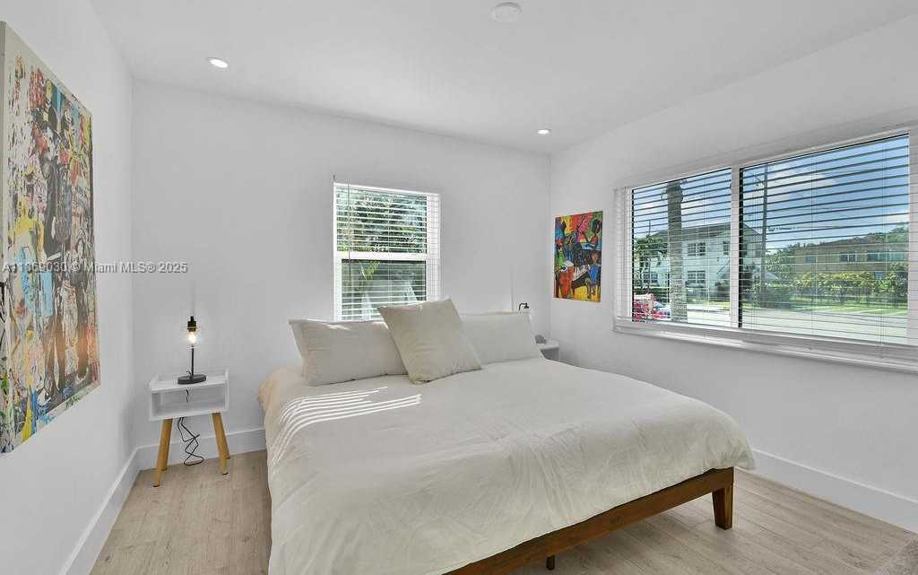 Small Image of 3521 SOUTH WEST 16TH ST, Miami Number 2