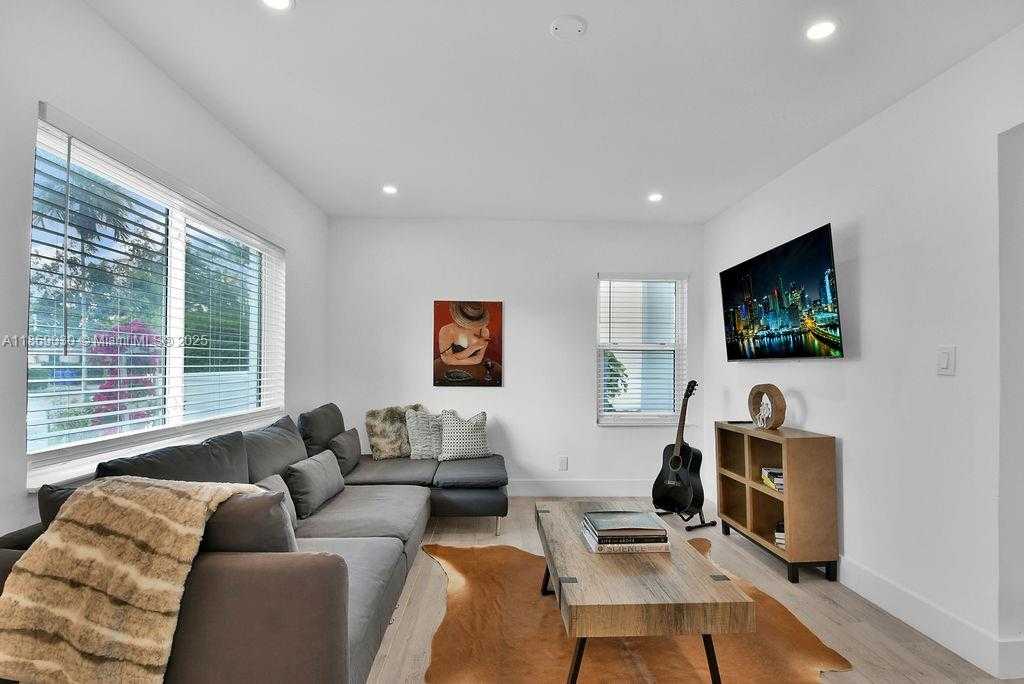 Small Image of 3521 SOUTH WEST 16TH ST, Miami Number 28