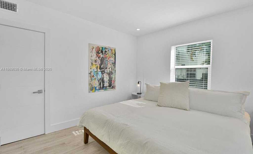 Small Image of 3521 SOUTH WEST 16TH ST, Miami Number 4