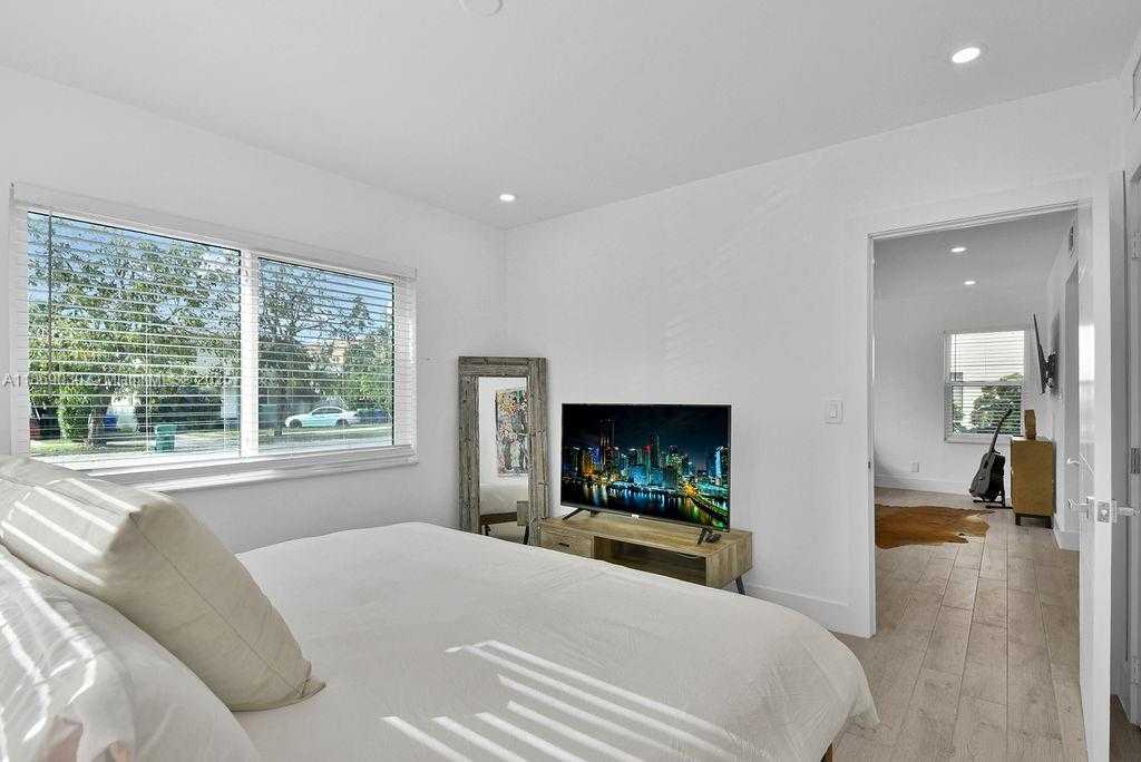 Small Image of 3521 SOUTH WEST 16TH ST, Miami Number 6