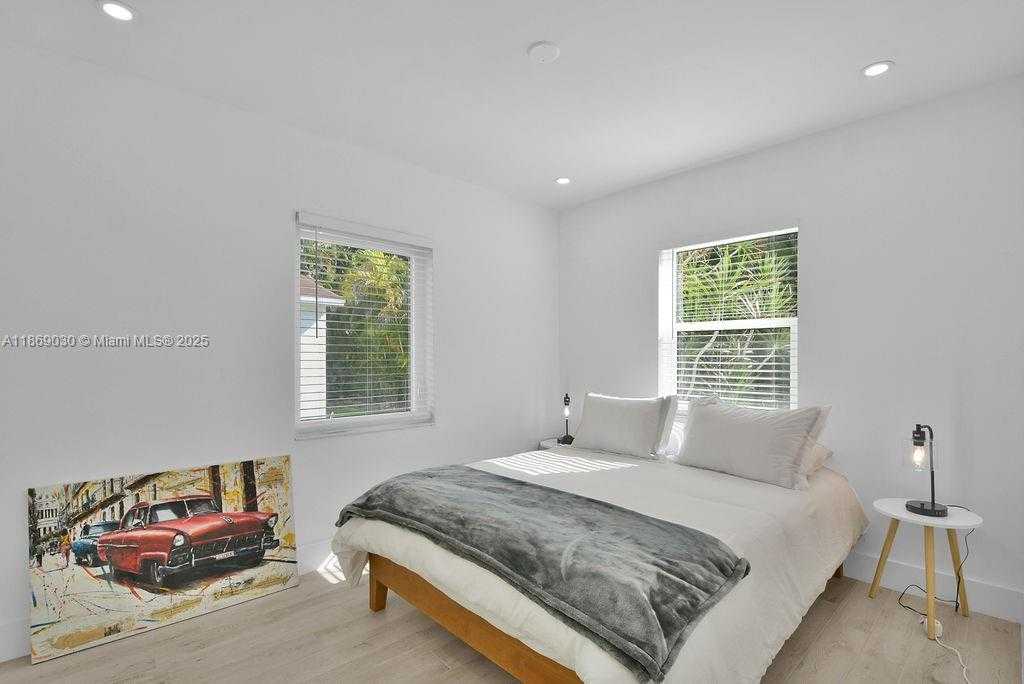 Small Image of 3521 SOUTH WEST 16TH ST, Miami Number 9