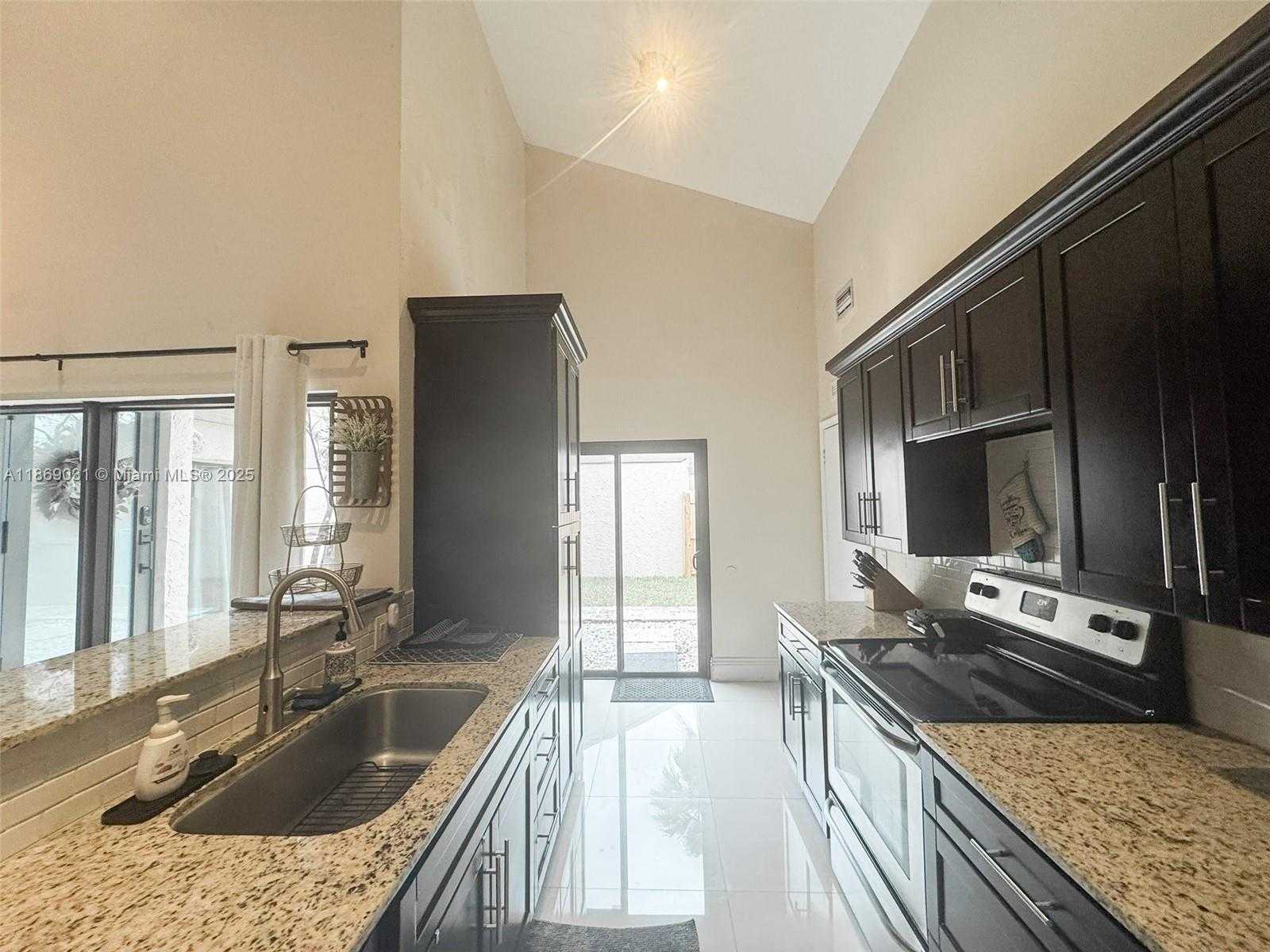 Small Image of 9635 SOUTH WEST 74TH ST, Miami Number 13