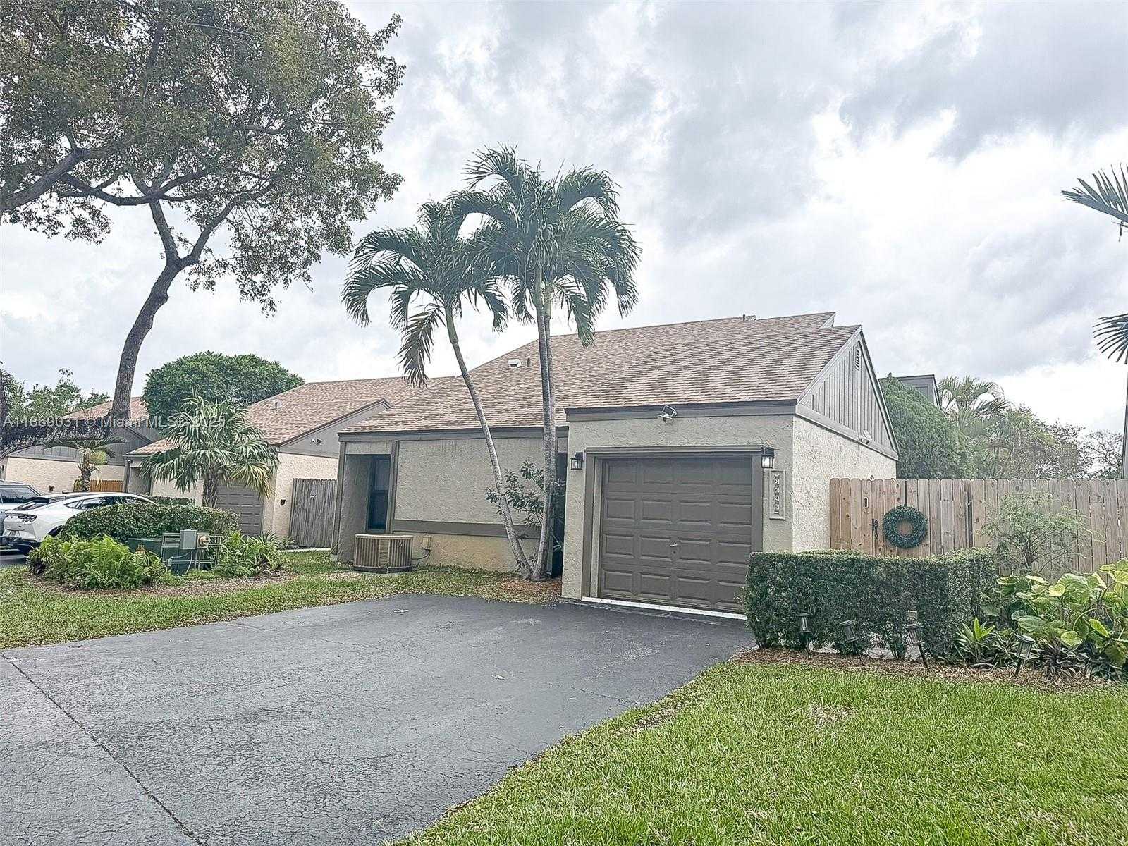 Small Image of 9635 SOUTH WEST 74TH ST, Miami Number 2