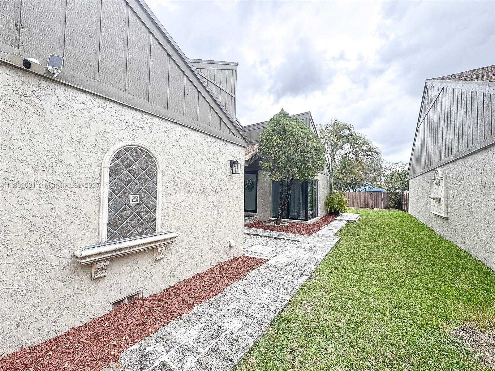 Small Image of 9635 SOUTH WEST 74TH ST, Miami Number 4