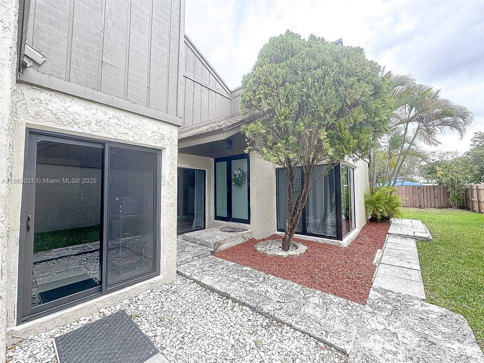 Small Image of 9635 SOUTH WEST 74TH ST, Miami Number 5
