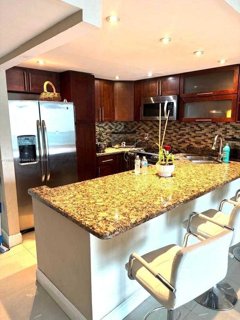 Small Image of 100 BAYVIEW DR #1230, Sunny Isles Beach Number 12