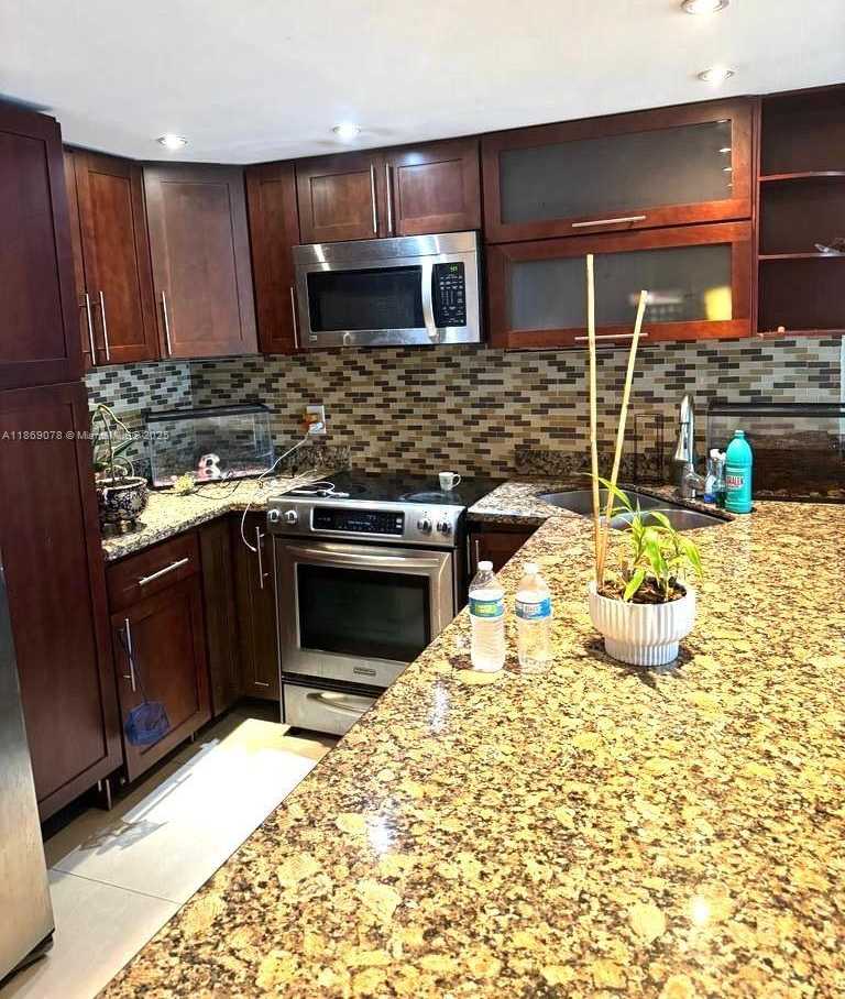 Small Image of 100 BAYVIEW DR #1230, Sunny Isles Beach Number 16