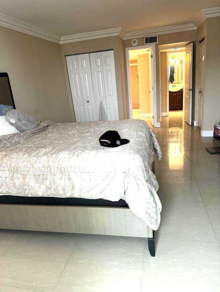 Small Image of 100 BAYVIEW DR #1230, Sunny Isles Beach Number 19