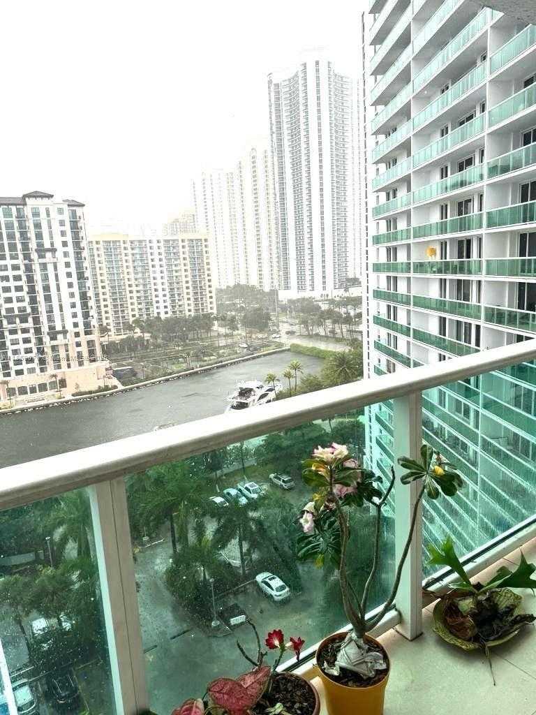 Small Image of 100 BAYVIEW DR #1230, Sunny Isles Beach Number 4