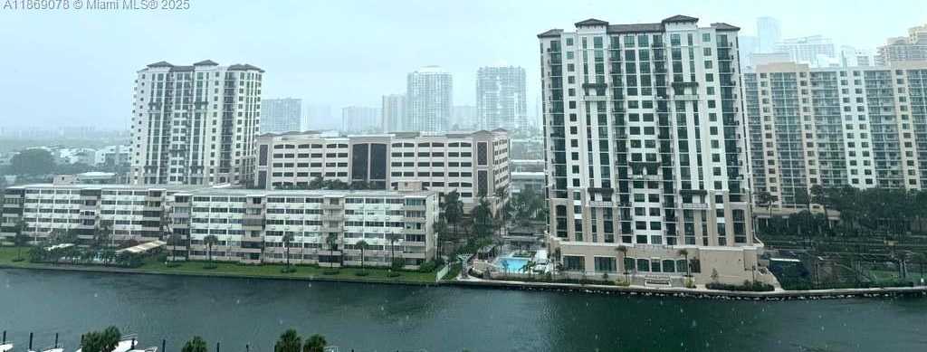 Small Image of 100 BAYVIEW DR #1230, Sunny Isles Beach Number 8