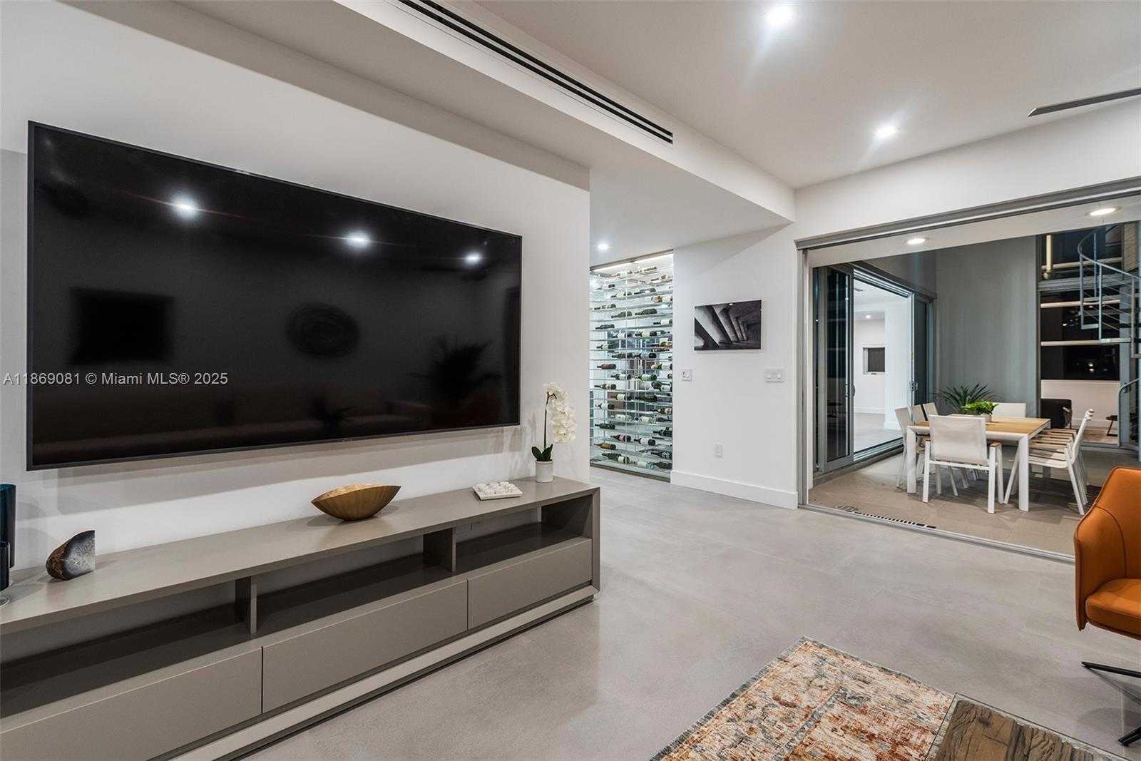Small Image of 1785 FAIRHAVEN PL, Miami Number 10