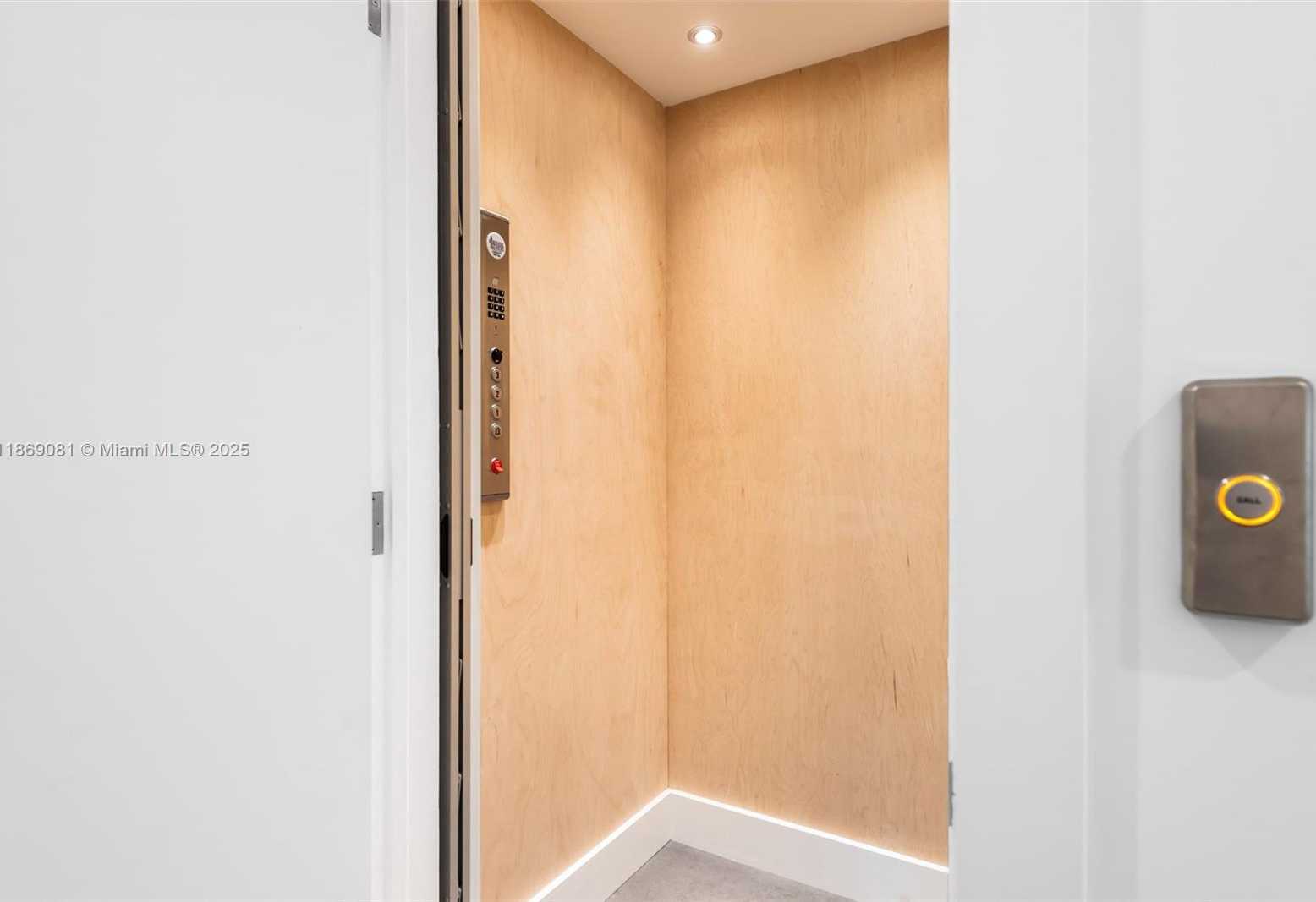 Small Image of 1785 FAIRHAVEN PL, Miami Number 15