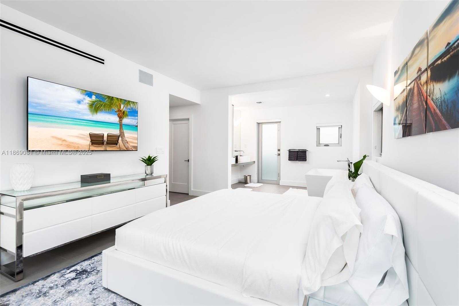 Small Image of 1785 FAIRHAVEN PL, Miami Number 23