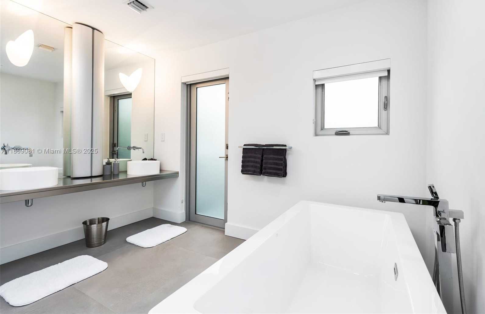 Small Image of 1785 FAIRHAVEN PL, Miami Number 25