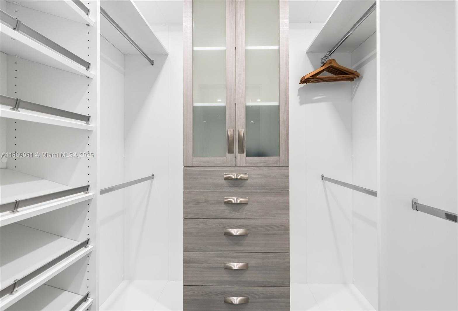 Small Image of 1785 FAIRHAVEN PL, Miami Number 27