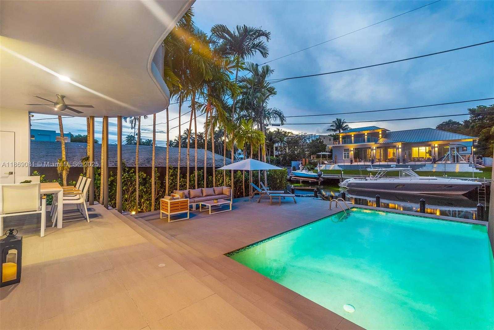 Small Image of 1785 FAIRHAVEN PL, Miami Number 3