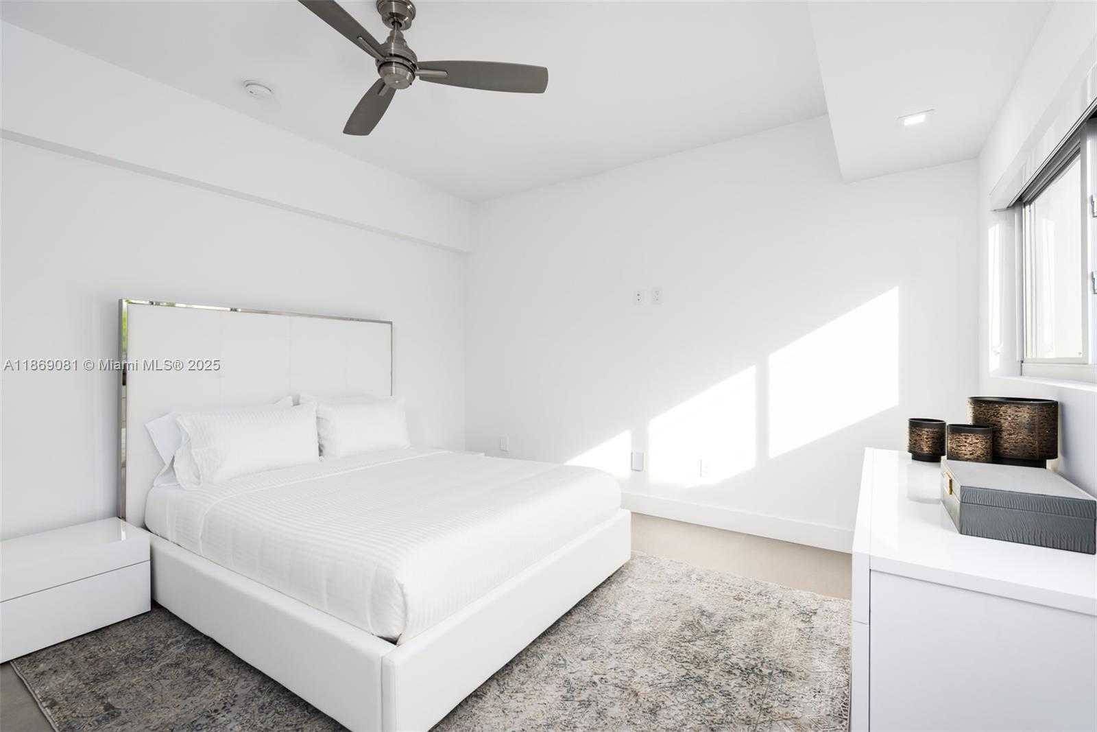 Small Image of 1785 FAIRHAVEN PL, Miami Number 36