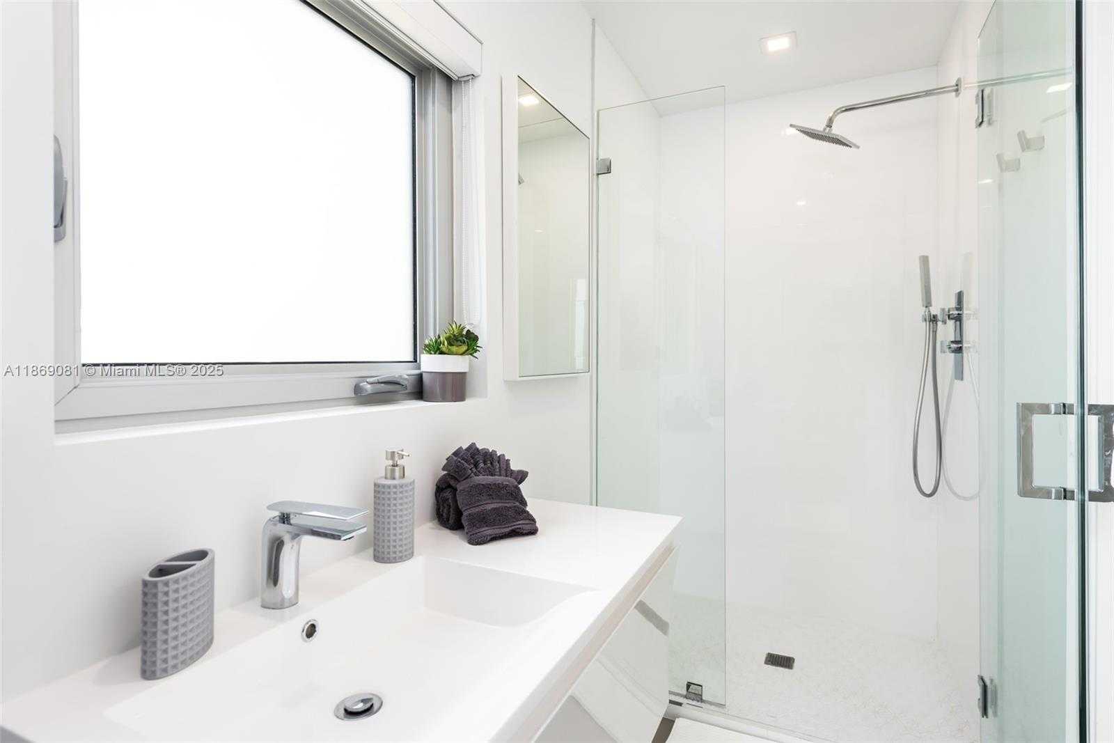 Small Image of 1785 FAIRHAVEN PL, Miami Number 37