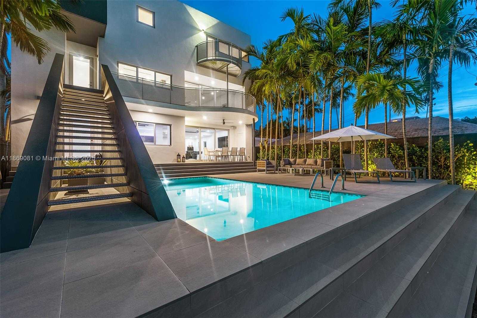 Small Image of 1785 FAIRHAVEN PL, Miami Number 4