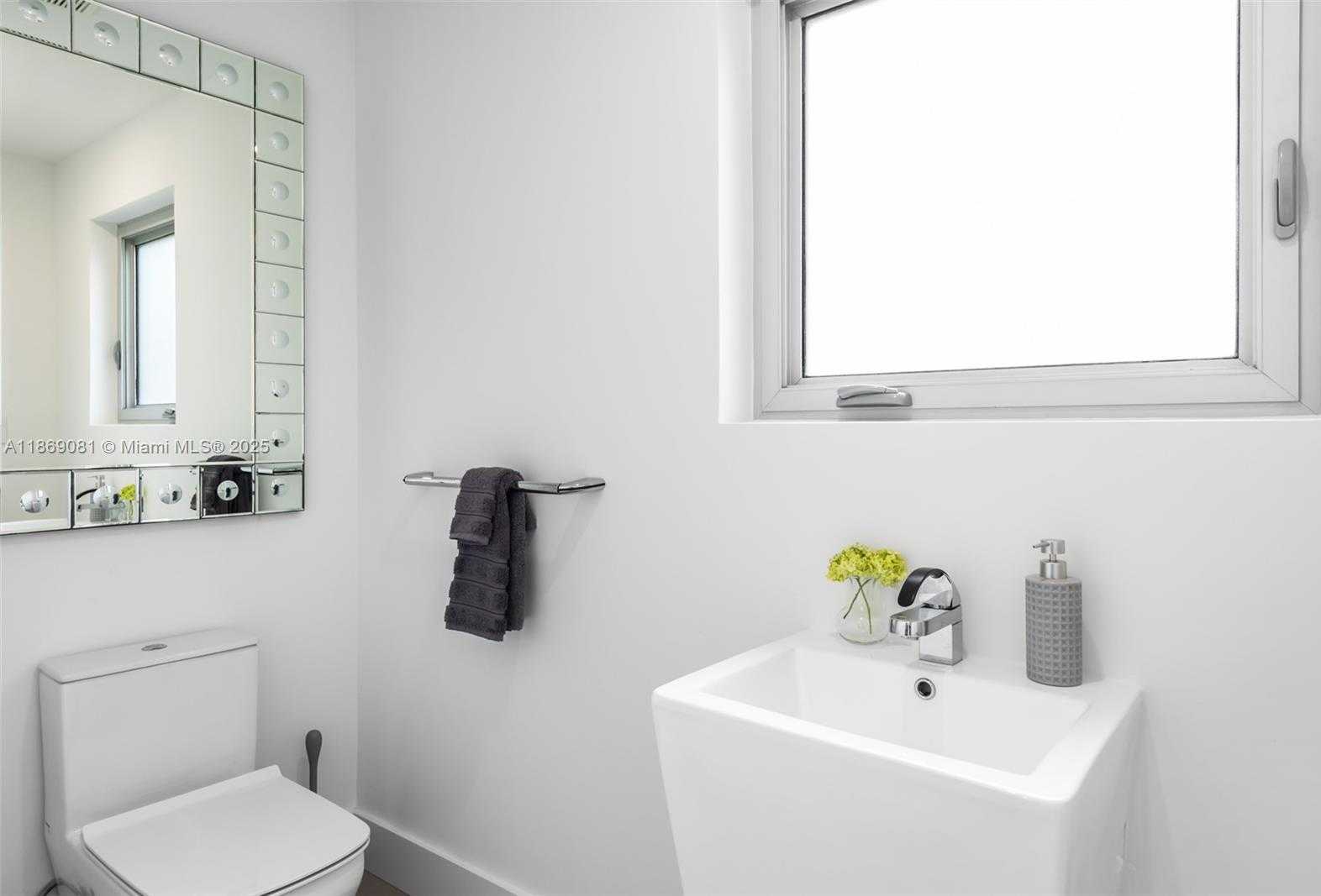 Small Image of 1785 FAIRHAVEN PL, Miami Number 42