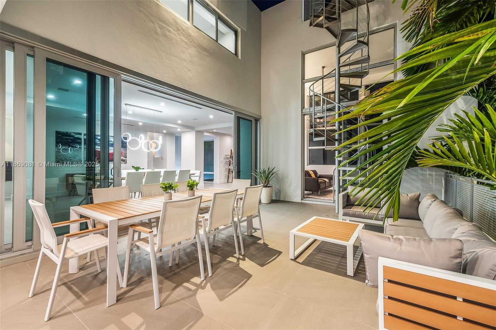 Small Image of 1785 FAIRHAVEN PL, Miami Number 47
