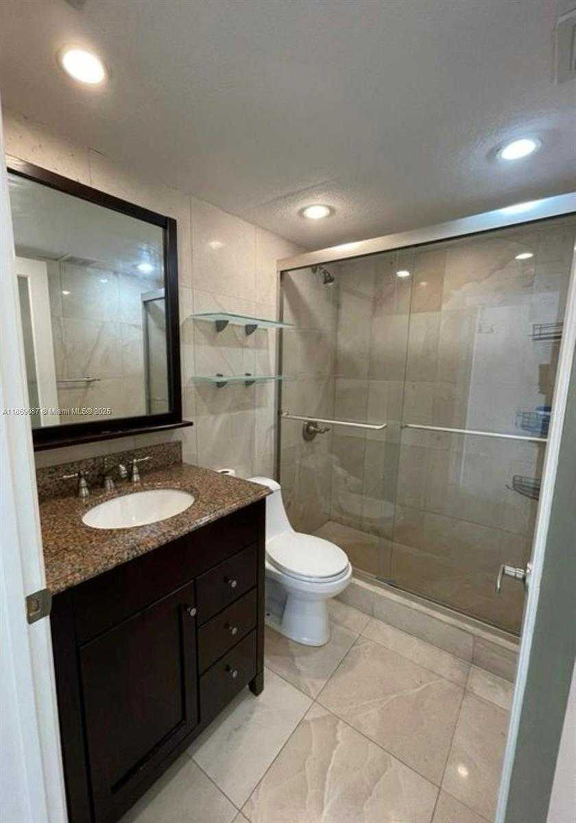 Small Image of 770 CLAUGHTON ISLAND DR #1507, Miami Number 2