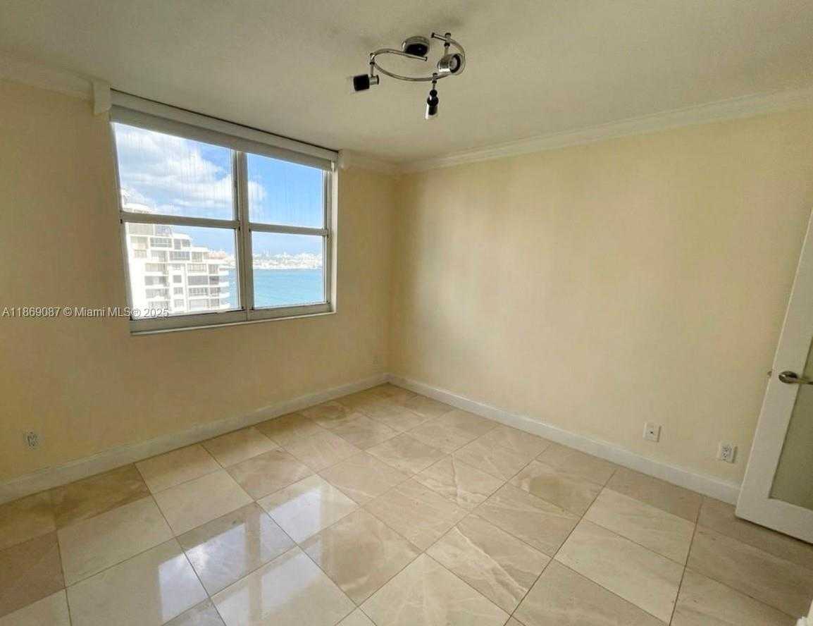 Small Image of 770 CLAUGHTON ISLAND DR #1507, Miami Number 3