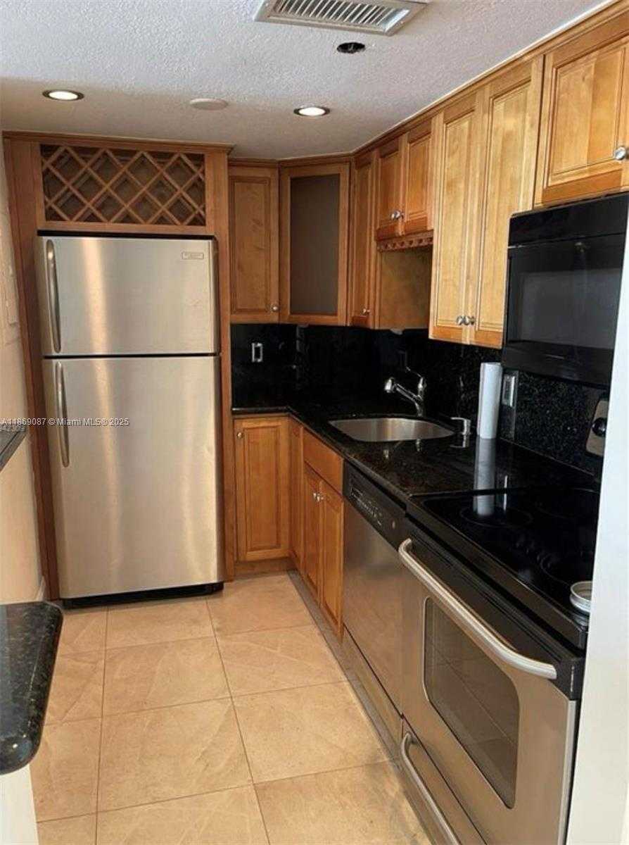 Small Image of 770 CLAUGHTON ISLAND DR #1507, Miami Number 4