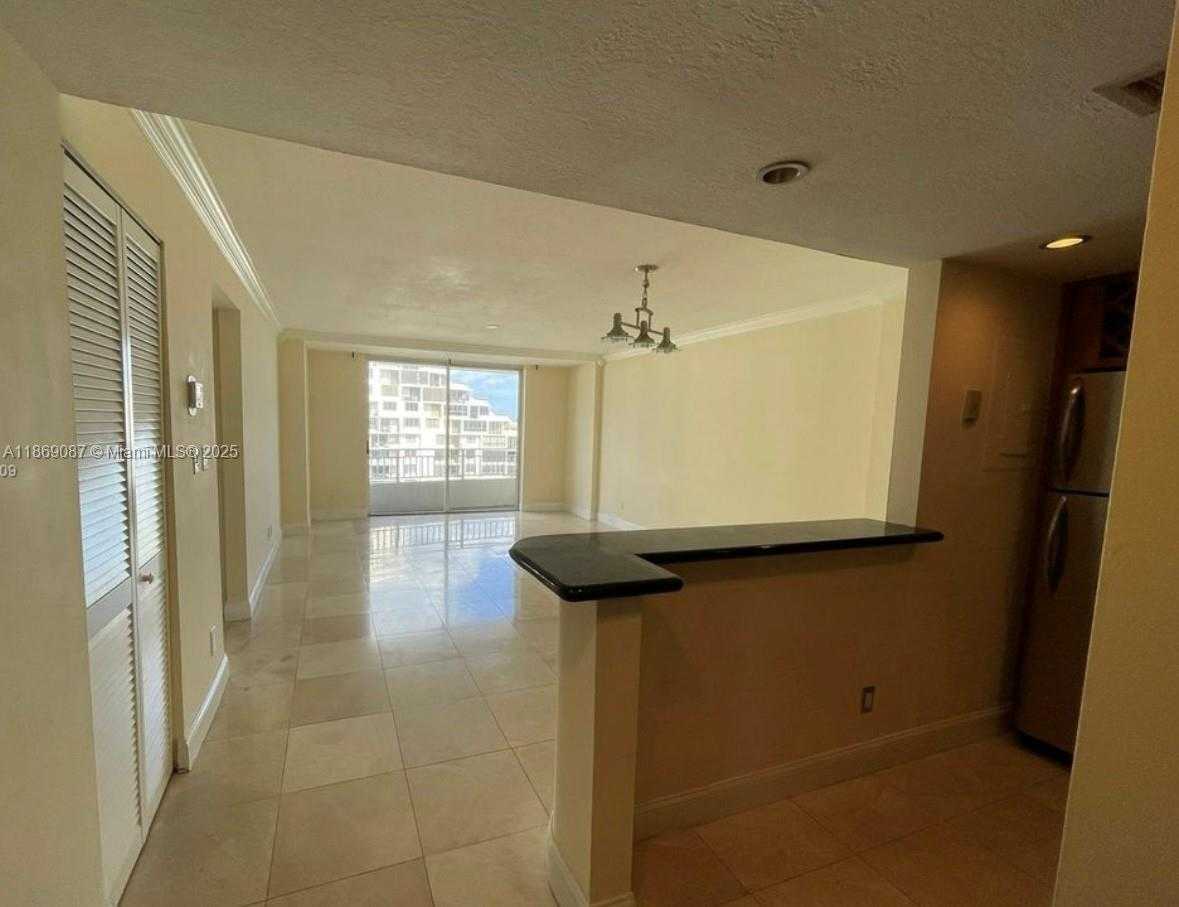 Small Image of 770 CLAUGHTON ISLAND DR #1507, Miami Number 7