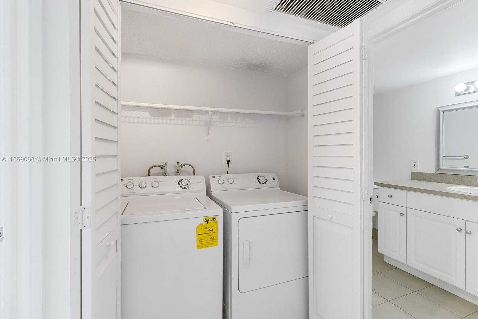 Small Image of 8333 LAKE DR #302, Doral Number 12