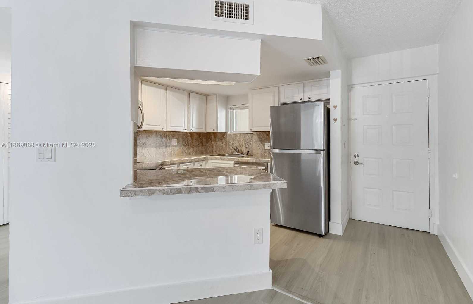 Small Image of 8333 LAKE DR #302, Doral Number 2