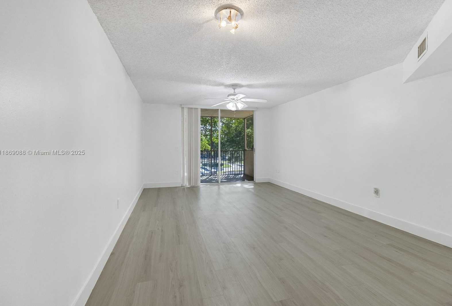 Small Image of 8333 LAKE DR #302, Doral Number 8
