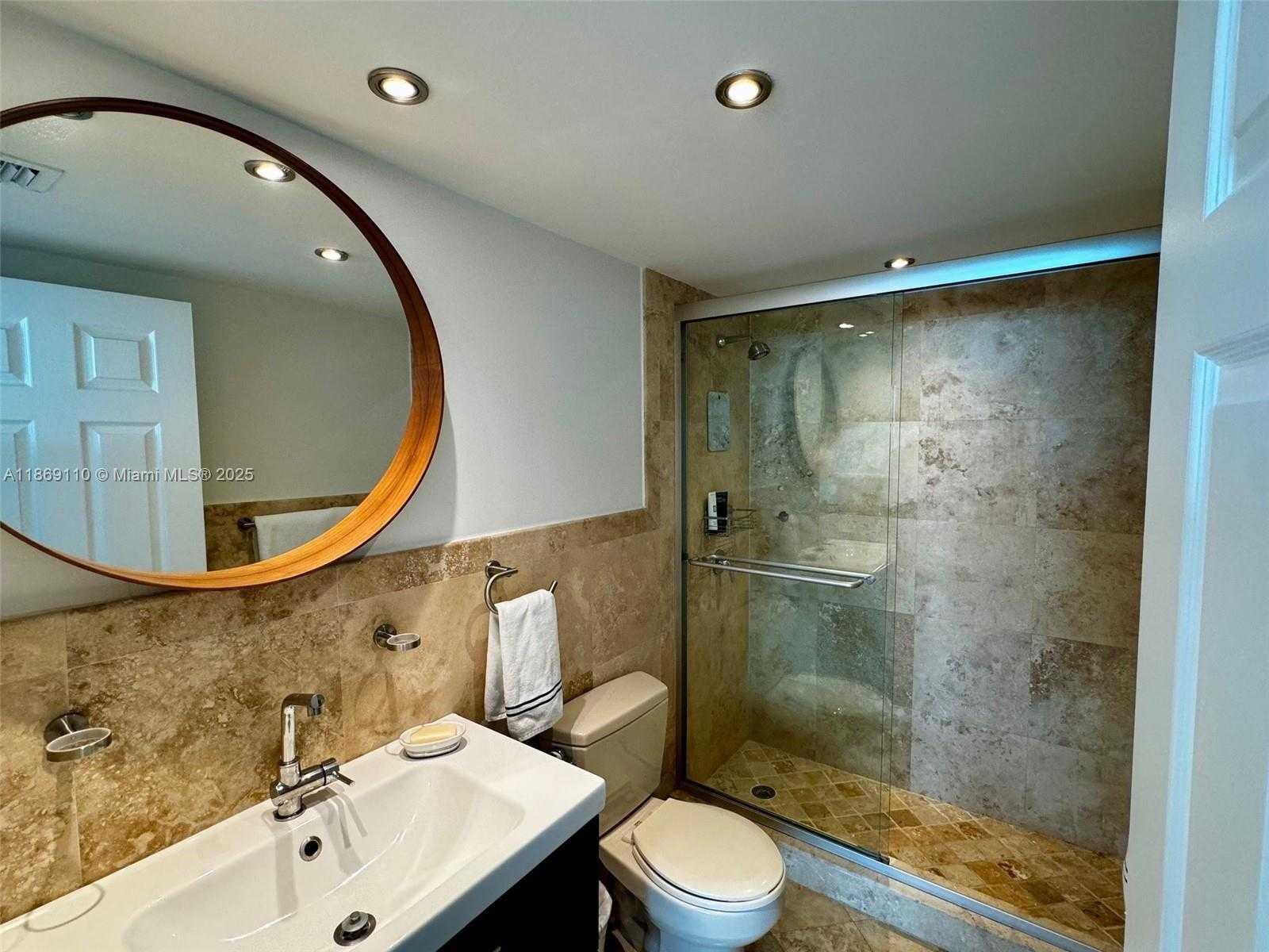 Small Image of 800 CLAUGHTON ISLAND DR #1502, Miami Number 10