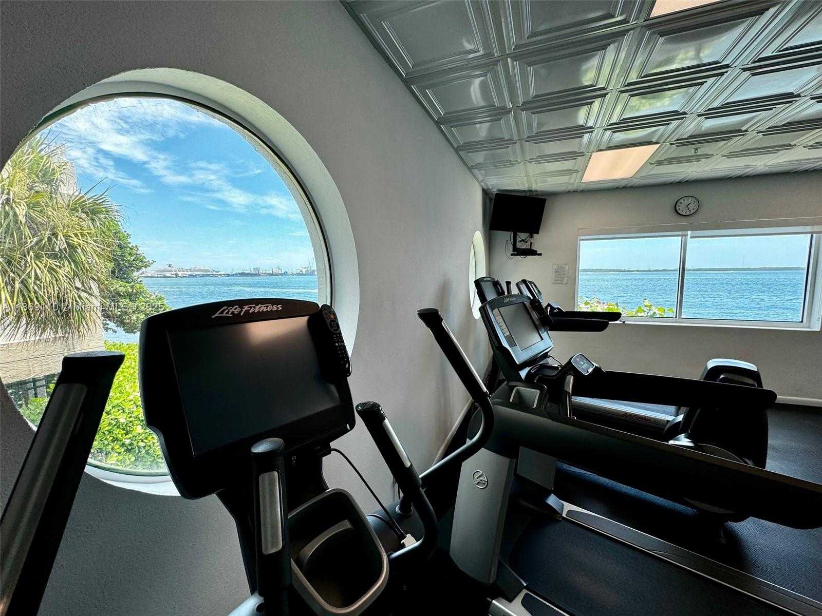 Small Image of 800 CLAUGHTON ISLAND DR #1502, Miami Number 11