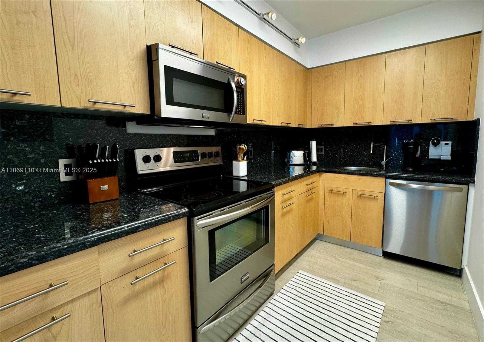 Small Image of 800 CLAUGHTON ISLAND DR #1502, Miami Number 5