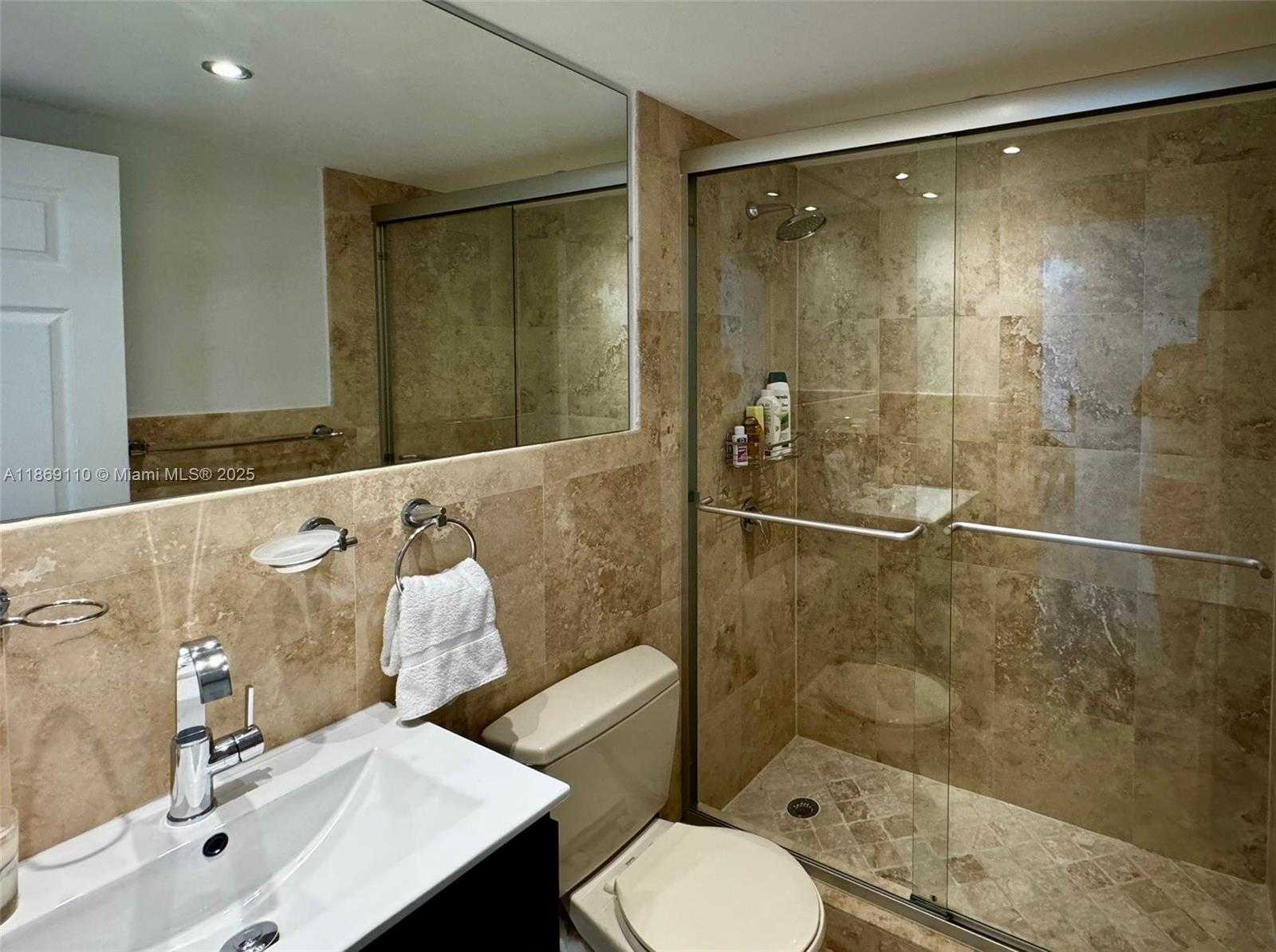Small Image of 800 CLAUGHTON ISLAND DR #1502, Miami Number 9