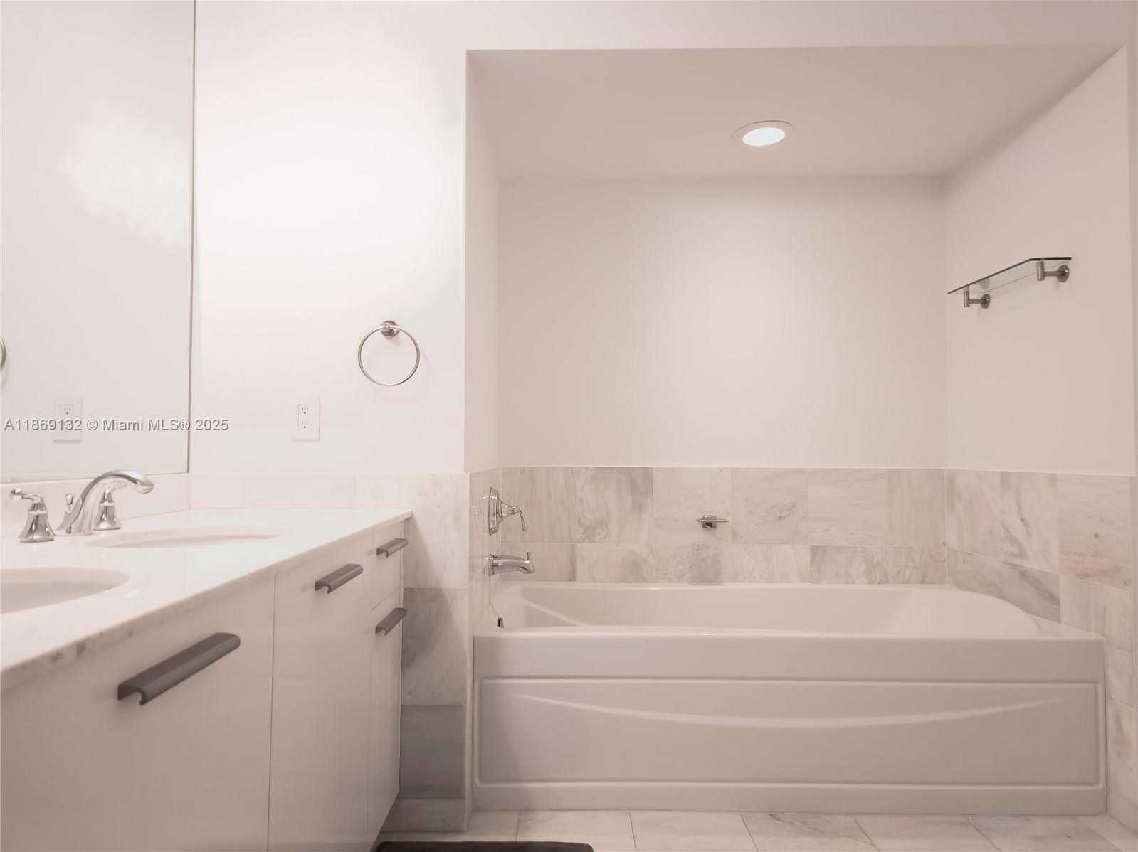 Small Image of 1060 BRICKELL AVE #1517, Miami Number 12