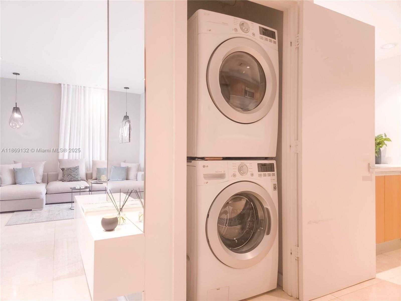 Small Image of 1060 BRICKELL AVE #1517, Miami Number 14