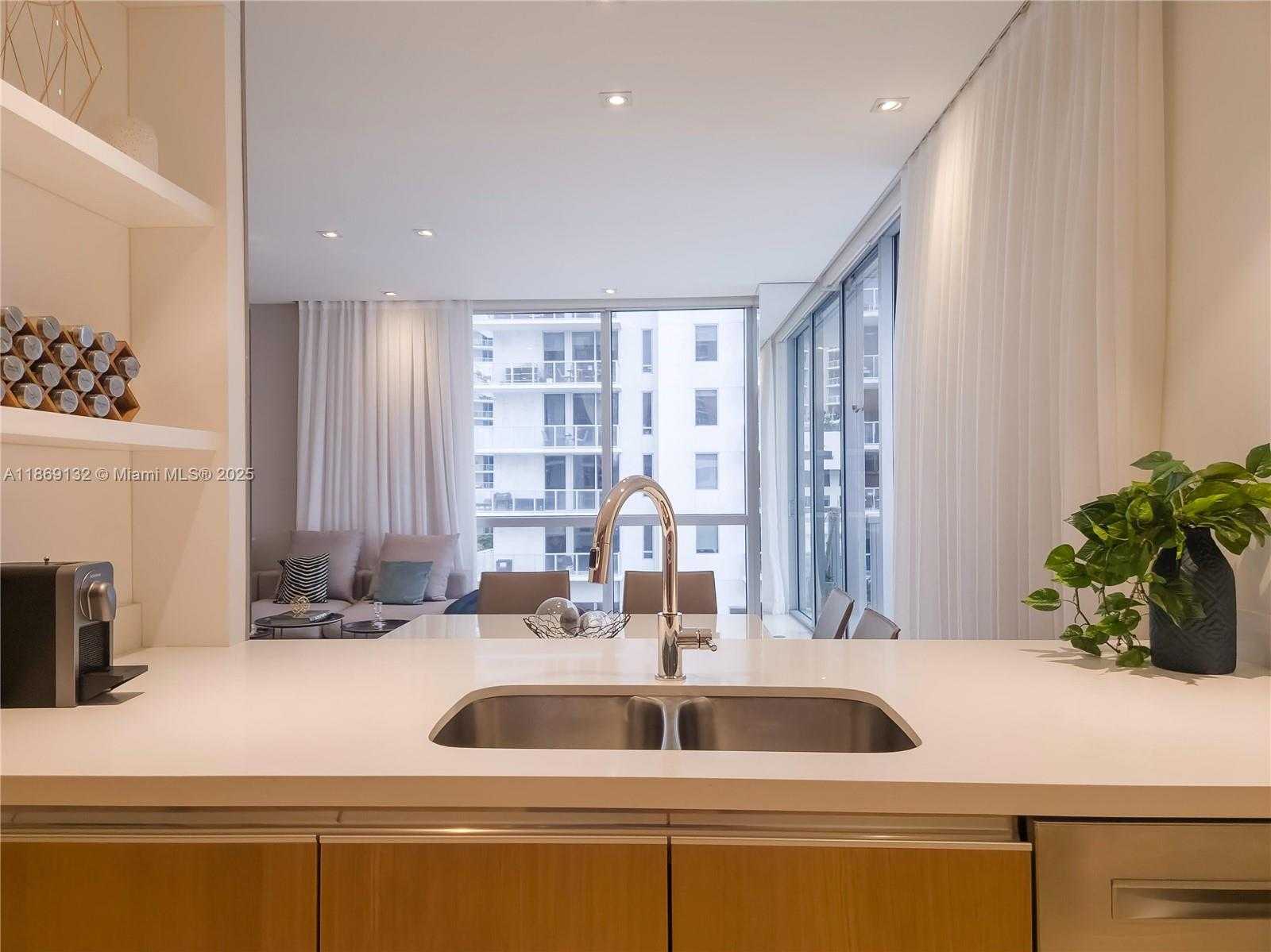 Small Image of 1060 BRICKELL AVE #1517, Miami Number 16