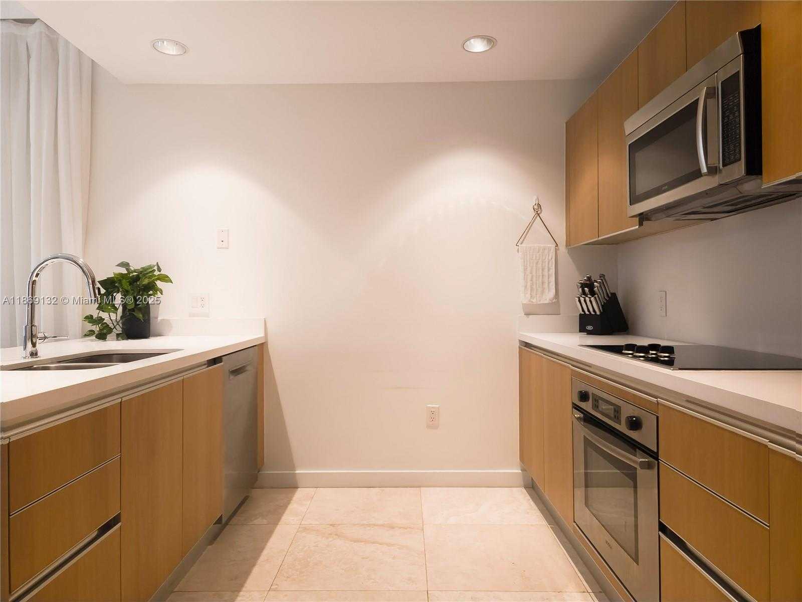 Small Image of 1060 BRICKELL AVE #1517, Miami Number 18