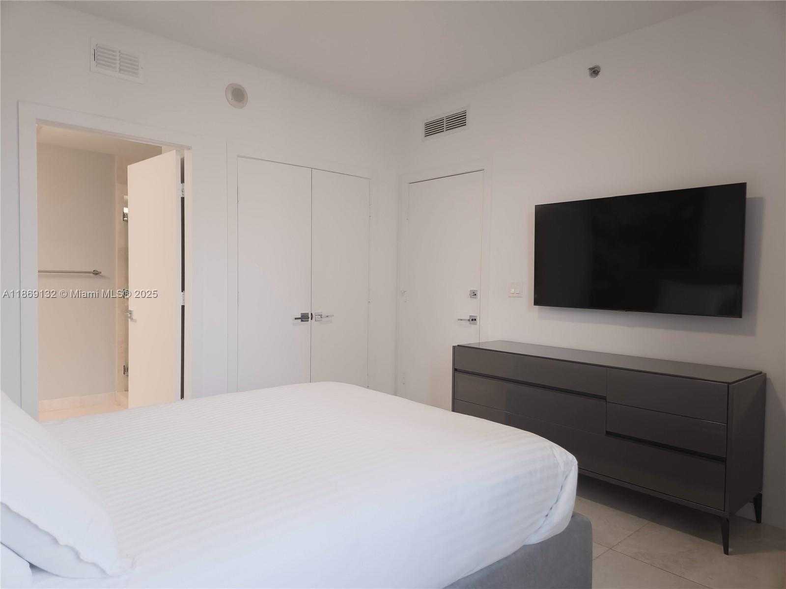 Small Image of 1060 BRICKELL AVE #1517, Miami Number 21